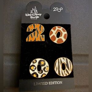 Disney Retired Walt Disney World Animal Kingdom Limited Edition 2000 Pin Set